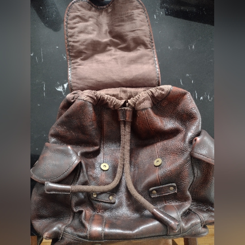Stylish 100% Leather Zara Backpack - Picture 2 of 14